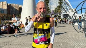 El corredor de Novetlè Vicent Úbeda, tras el maratón de Valencia.
