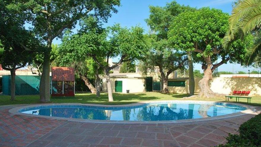 La piscina municipal infantil de Bétera ha sido clausurada por la falta de cloración.