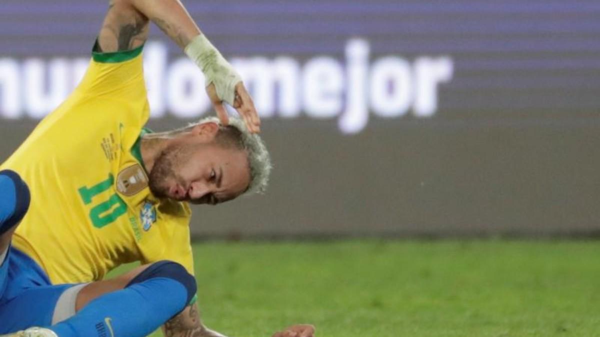 ¡No se puede tirar peor un penalti! Atención al lanzamiento de Neymar...
