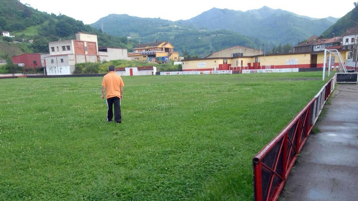 Campo de fútbol der Ujo, en una imagen de archivo.