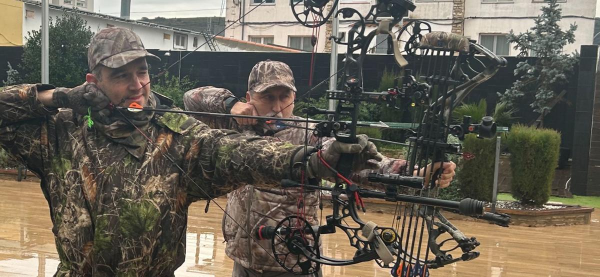 Los cazadores, de cerca.