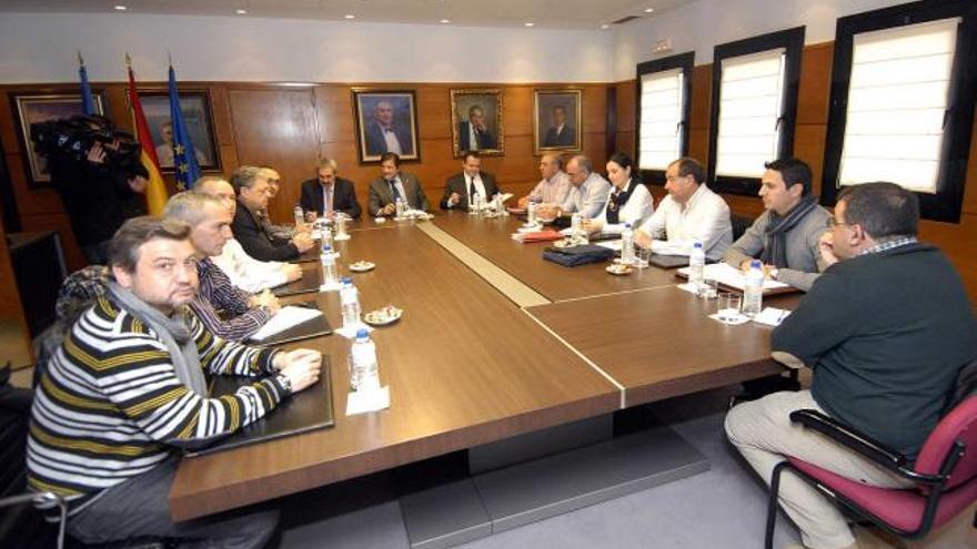 La reunión que mantuvieron ayer el presidente del Principado y los sindicatos mineros en Oviedo.