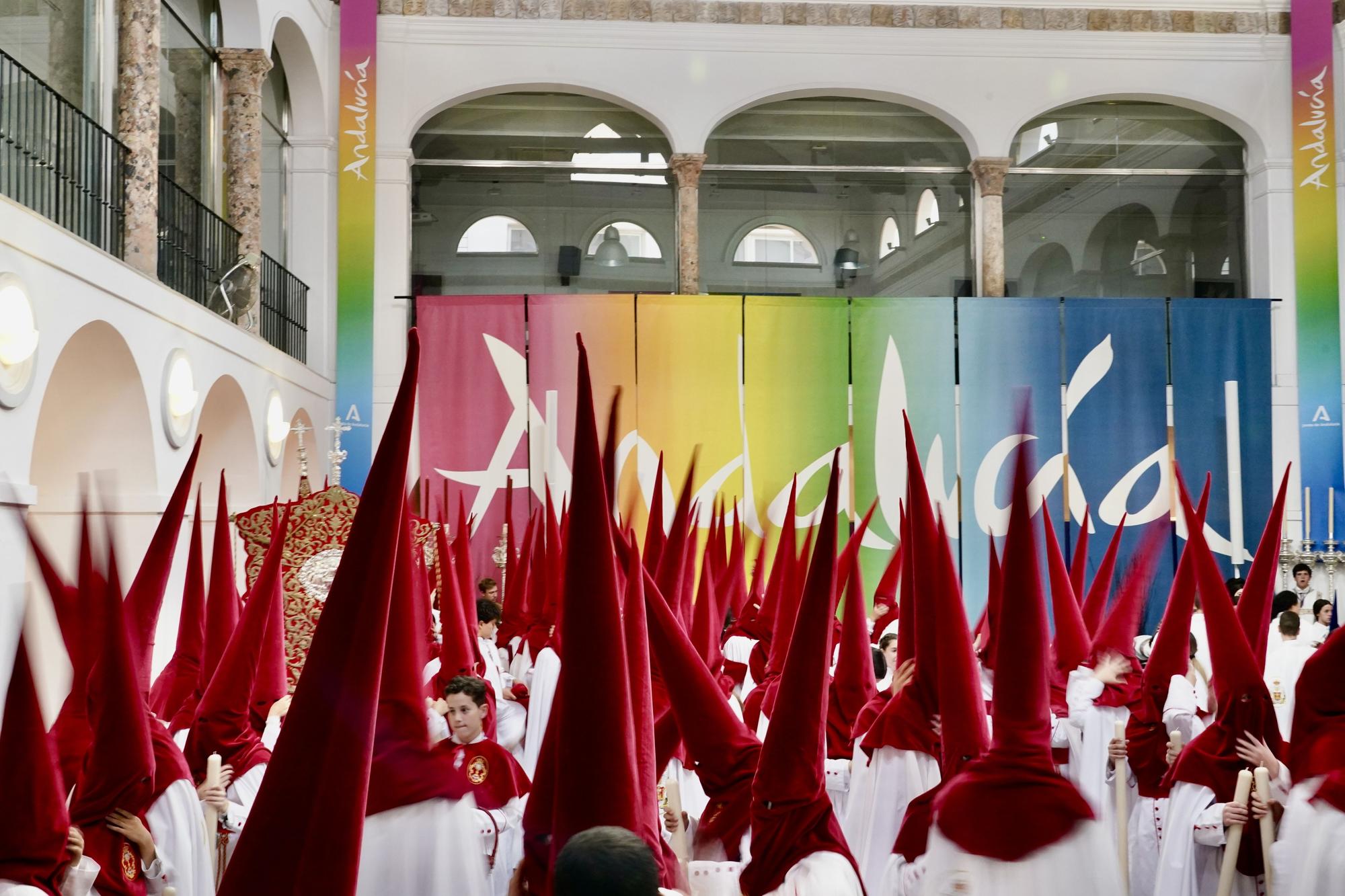 Salida procesional de la cofradía de la Sagrada Cena de Málaga, el Jueves Santo.