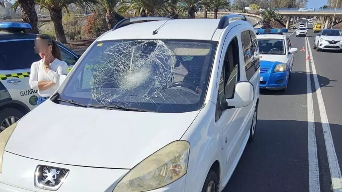 Un ciclista sufre un atropello grave en un accidente en Arguineguín, en Gran Canaria