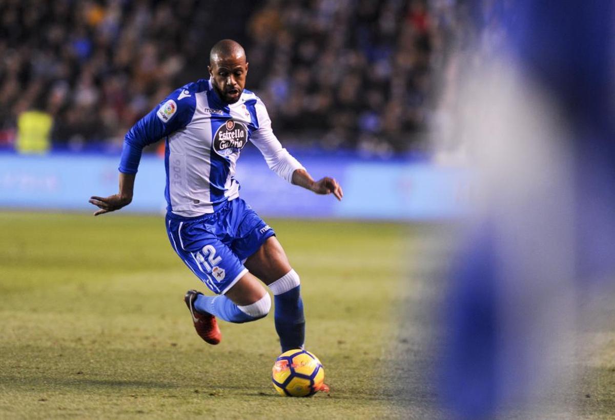 Sidnei, en un partido del Dépor en Riazor.