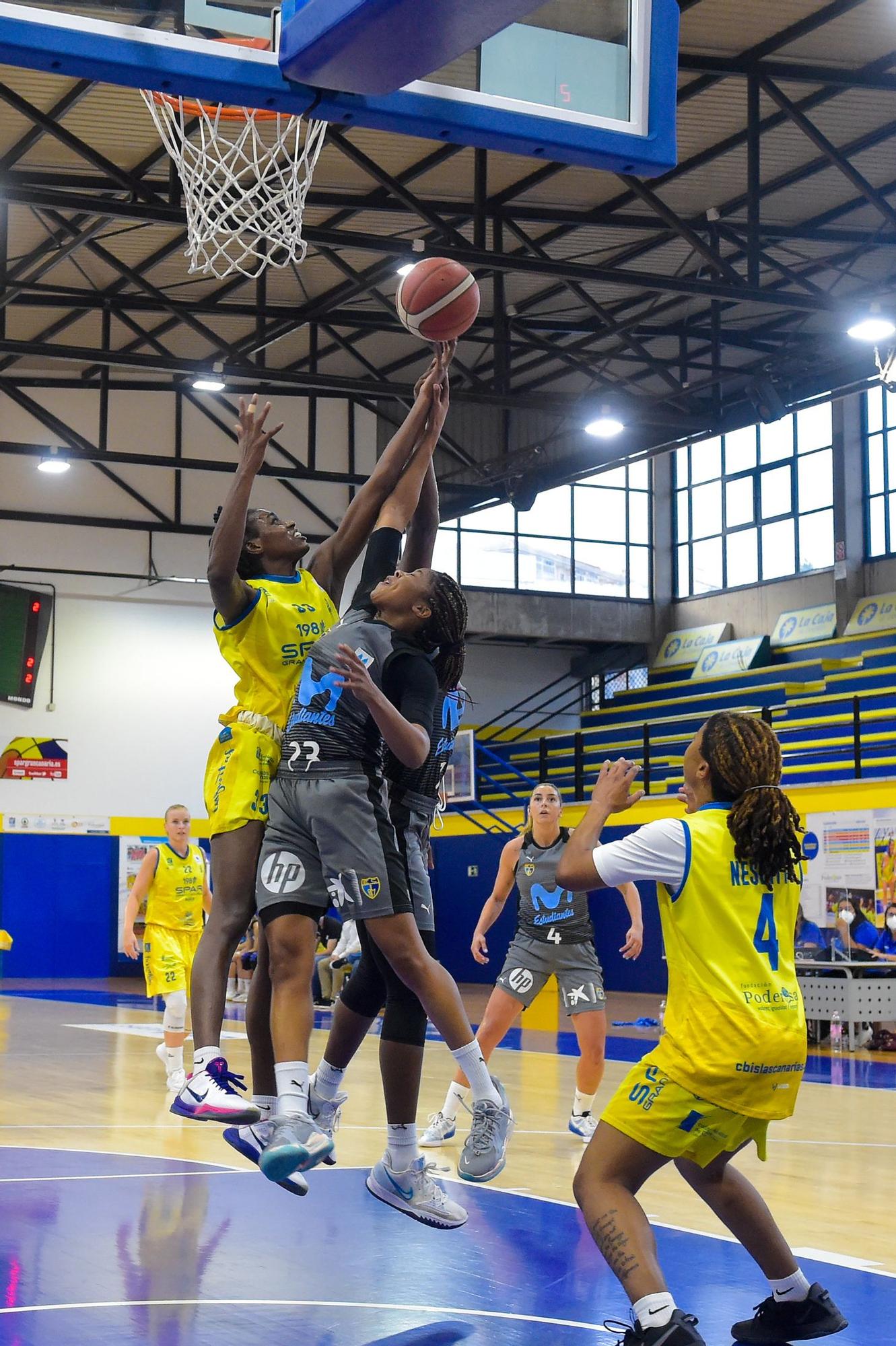 Partido entre el SPAR Gran Canaria (67) y el Estudiantes (65)