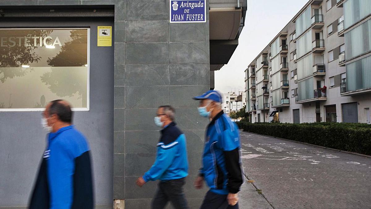 La avenida Joan Fuster es la arteria de entrada a la población desde Museros. | L-EMV