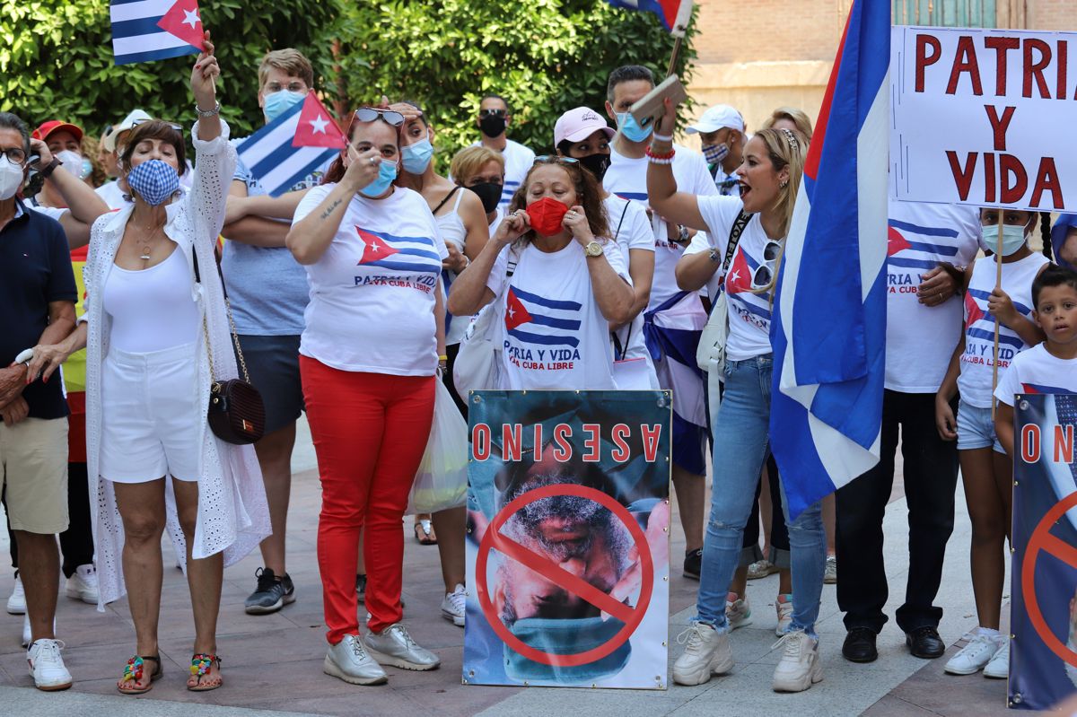 Cubanos de Murcia, en pie de guerra "contra el comunismo"