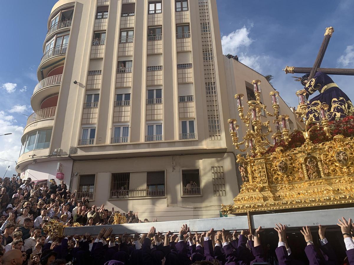 El Nazareno de los Pasos en el Monte Calvario, de la cofradía del Rocío, en la Tribuna de los Pobres