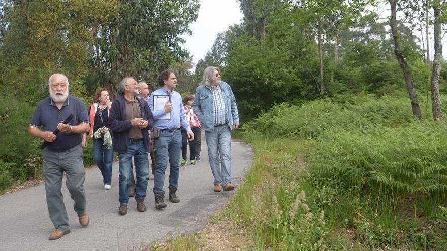 La visita de la asociación forestal de Galicia a los montes de Rubiáns. // Noé Parga