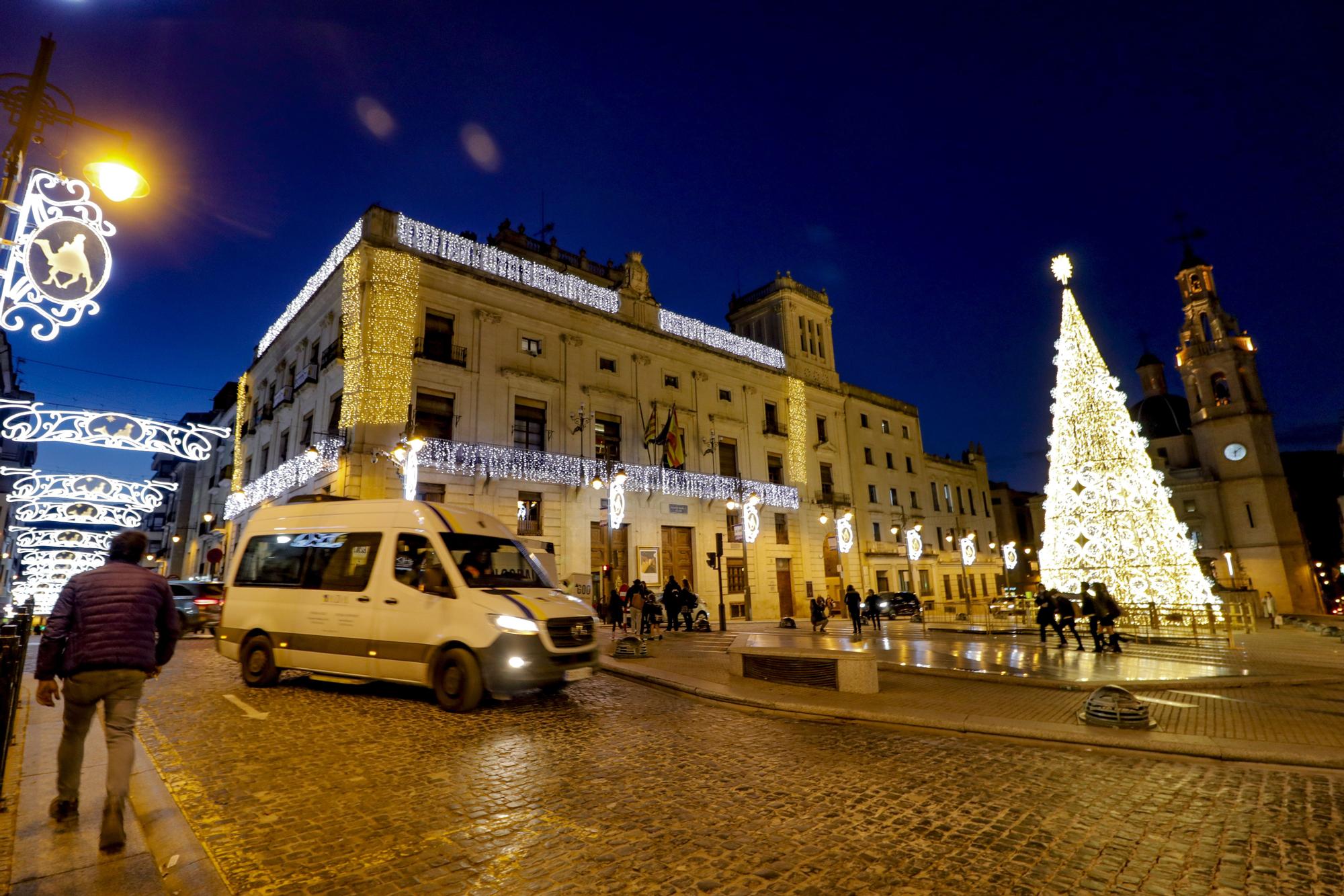 Luces de Navidad en Alcoy: La ciudad ya presume de iluminación