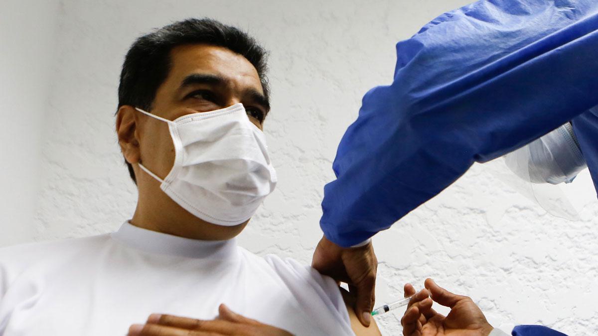 Nicolás Maduro recibe la primera dosis de la vacuna rusa Sputnik V