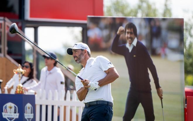Un homenaje a Ballesteros, Ferrero encima de su nuevo pulilo y un surafricano que se sale: así ha sido el estreno del Estrella Damm Catalunya Championship de golf