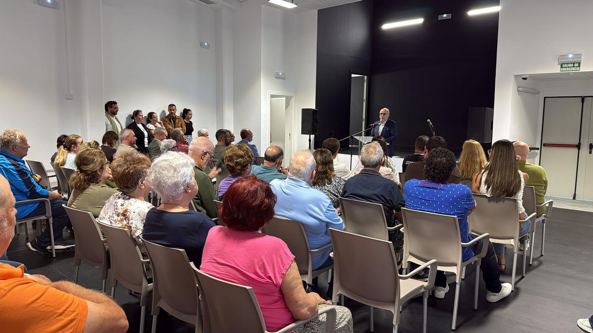 Momento del acto de inaguración del nuevo centro vecinal de Casa Pastores.