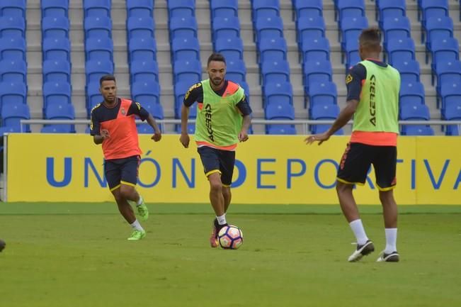 Entrenamiento de la UD en el estadio Gran Canaria