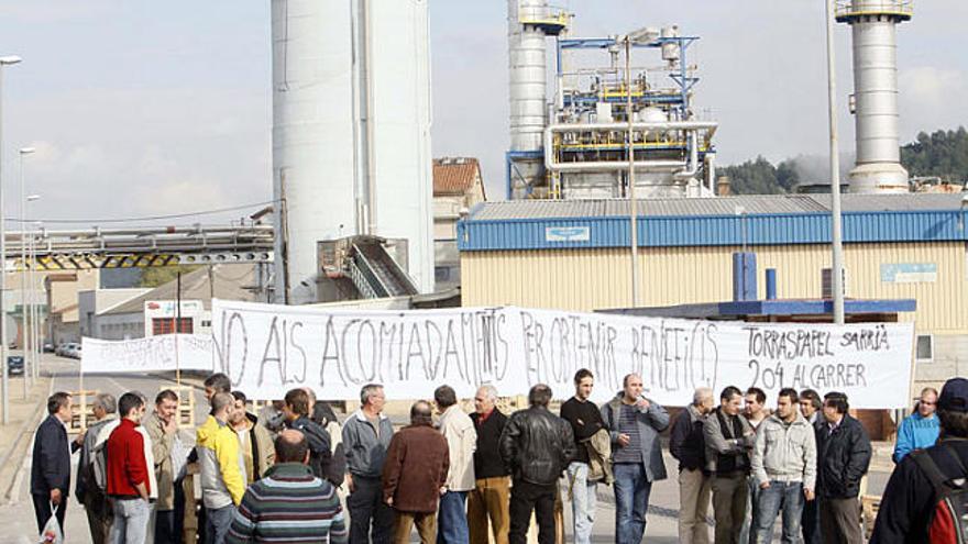 Treballadors de Torraspapel en una de les manifestacions contra els acomiadaments a Sarrià de Ter.