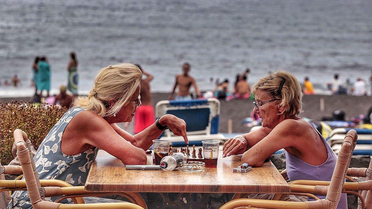 El Ejecutivo canario defiende la ecotasa turística pero "no para implantarla ahora"