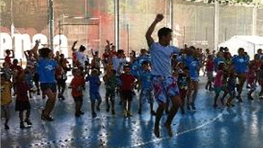 El campus Ésdansa&#039;t de les Preses oferirà tallers de dansa tradicional d&#039;Uganda, Perú i Moldàvia