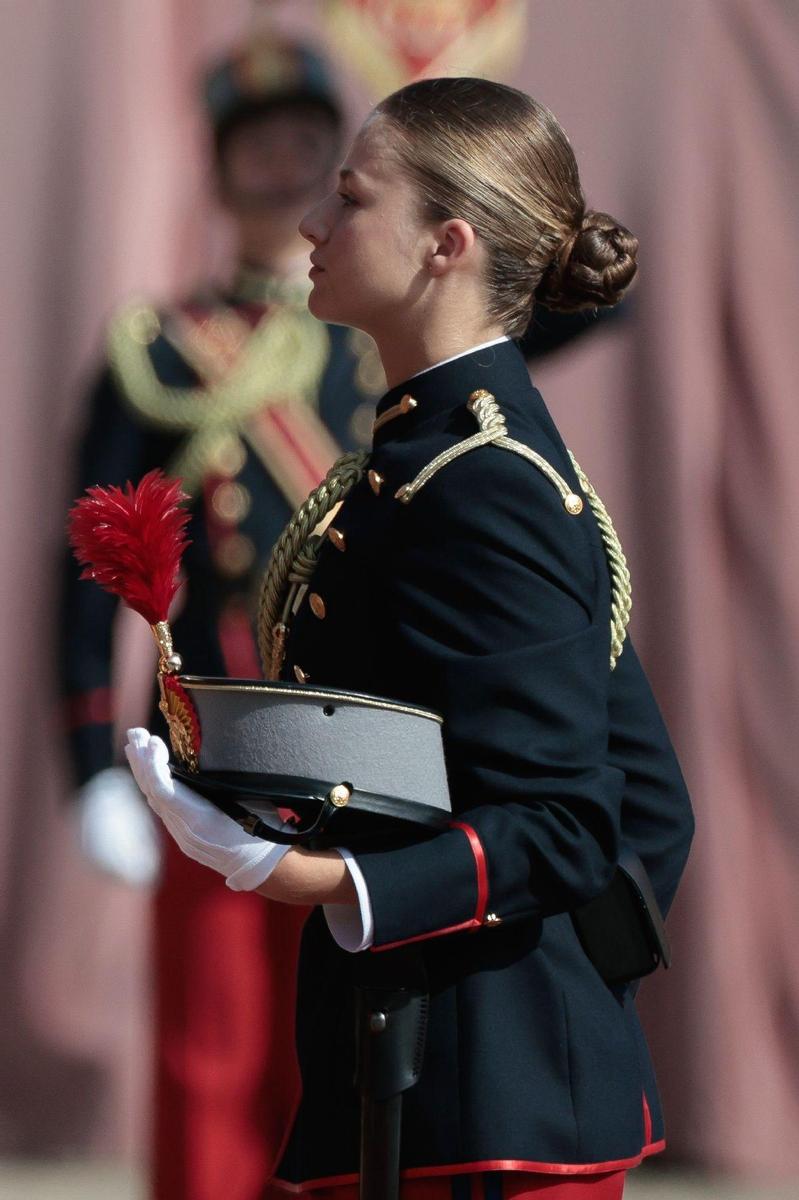 La princesa Leonor jurando la bandera