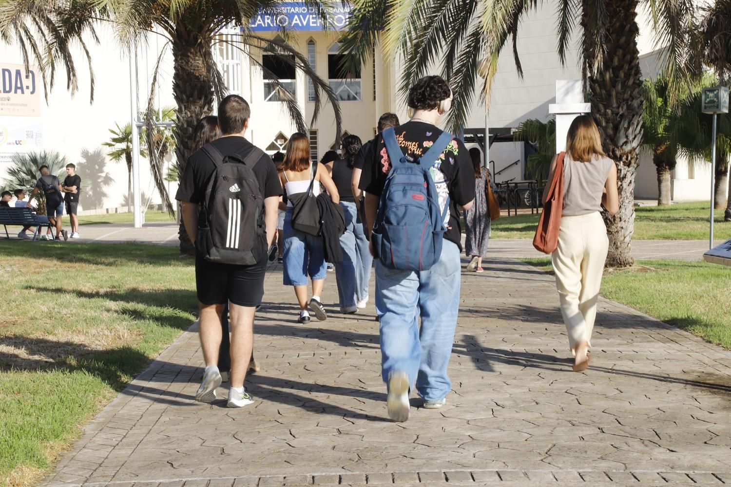 El retorno de la actividad a los institutos y la Universidad, en imágenes
