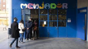 "¿Al menjador hi ha primers auxilis?"