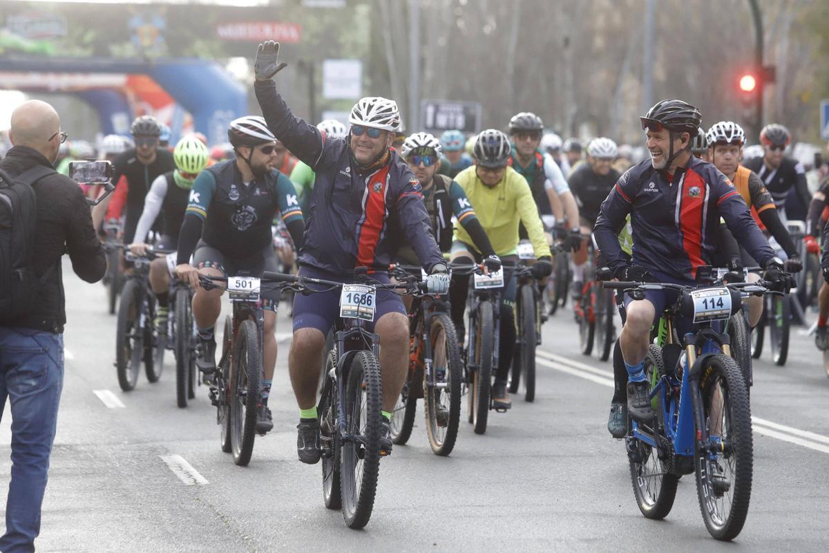 Salida de la carrera ciclista.