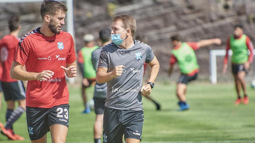 Sipcic y el preparador físico, Manu Poblaciones, durante el entrenamiento de ayer.