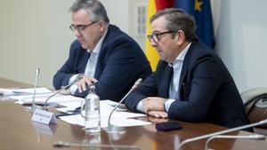 El director general del Instituto de Estudios Económicos (IEE), Gregorio Izquierdo (i), y el presidente del Instituto de Estudios Económicos, Íñigo Fernández de Mesa (d).