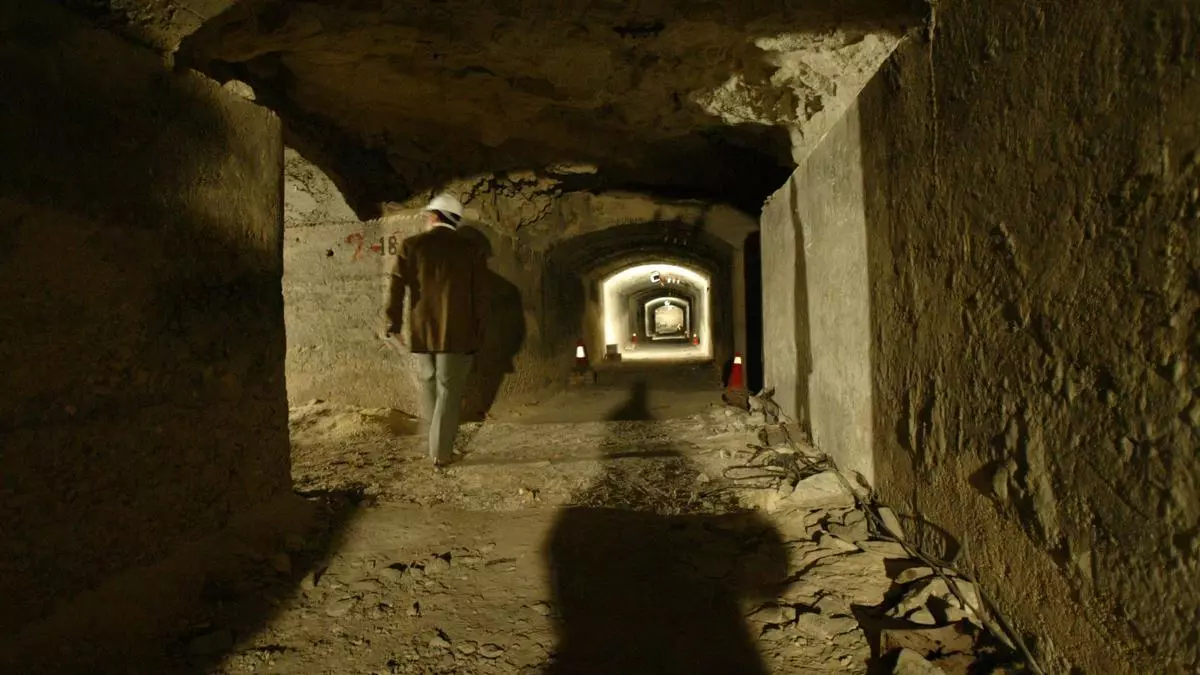 La ruta de senderismo en Alicante que lo tiene todo: vistas al mar, al castillo y hasta unos depósitos subterráneos