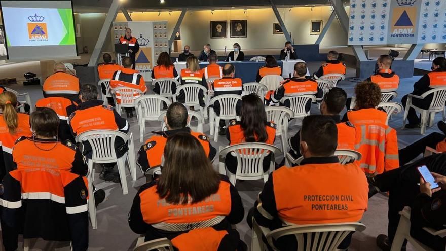 Inauguración del Encontro de Voluntarios de Protección Civil, ayer en el Auditorio de Cangas. | // G.M.P.