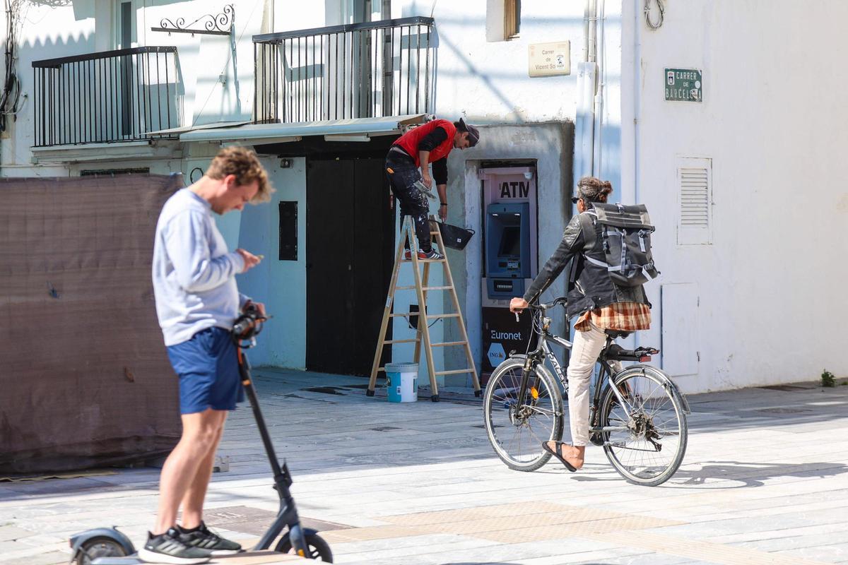 Galería: los comercios de la zona del puerto de Ibiza recobran vida durante la Semana Santa