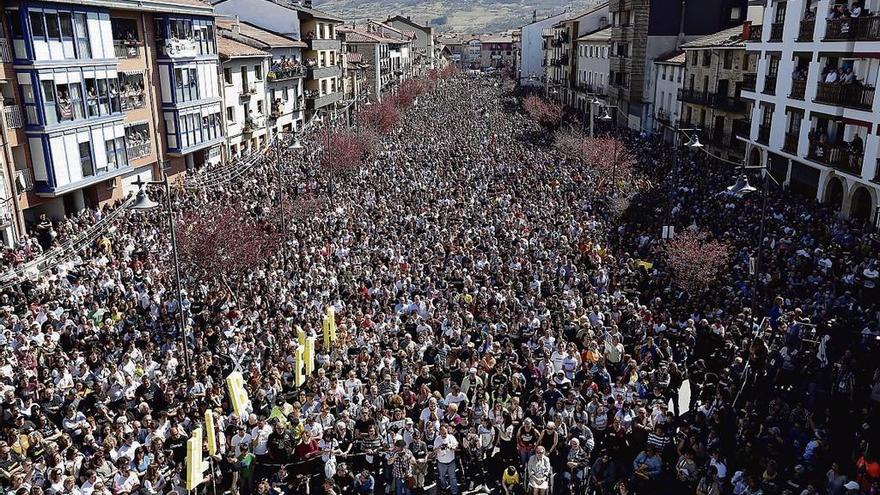 Masiva protesta contra la sentencia de Alsasua