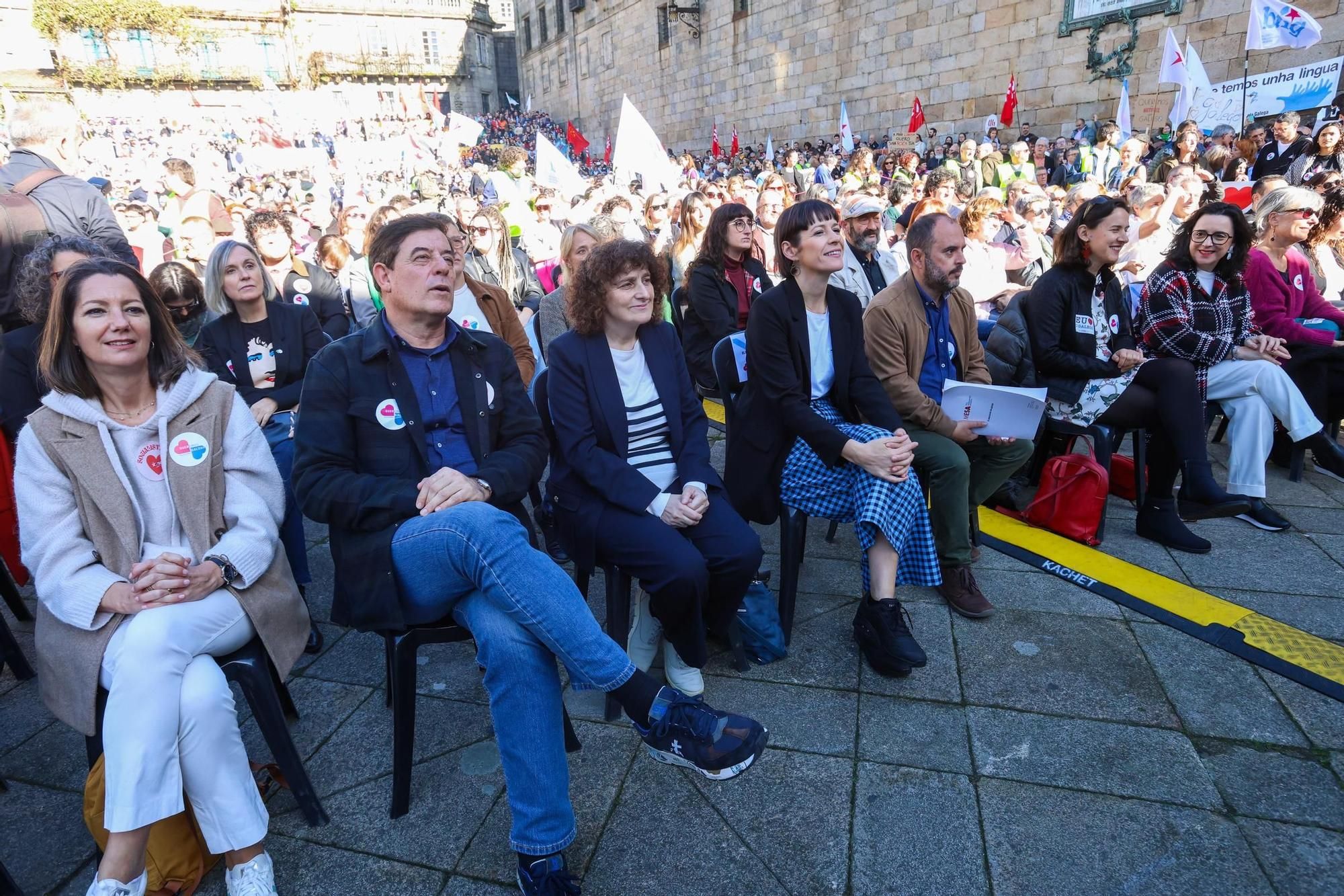 Masiva concentración en Santiago pola defensa do galego