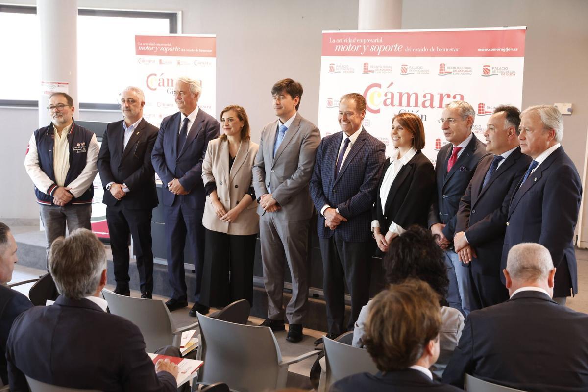Inicio del plenario de la Cámara de Comercio de Gijón en donde se elegirá a Félix Baragaño como presidente.
