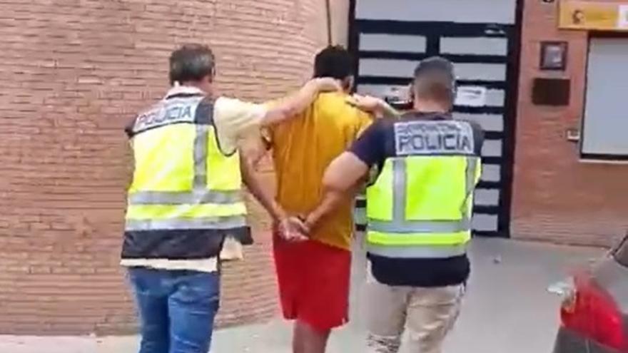Detenido un joven de 19 años por intentar robar y herir con una navaja a un policía local de Alicante