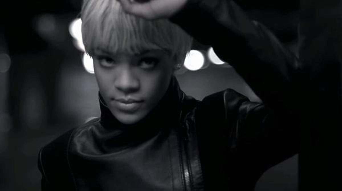 Anunci d’Armani Jeans on apareix Rihanna.