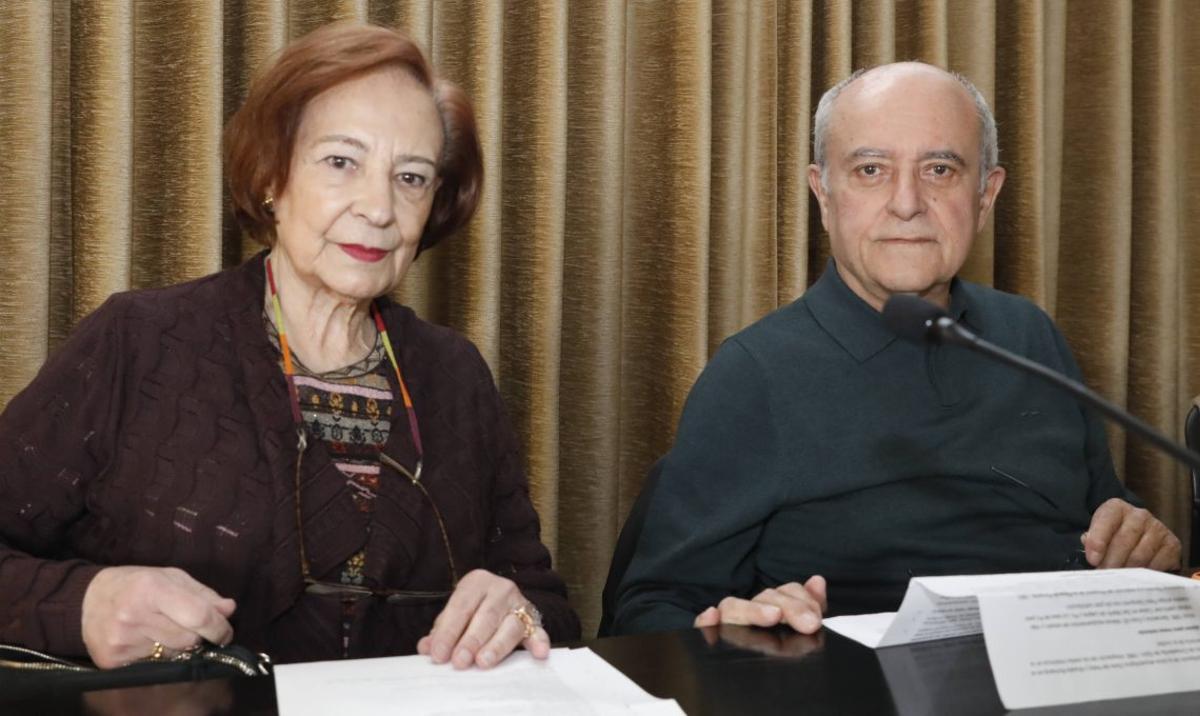 Nieves Ruiz  y Fernando Nanclares, ayer, durante su charla. | LNE