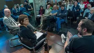 Que la truita sigui saborosa: Anna Vilajosana i Xavier Serrano omplen en la presentació d'"Escric el teu nom"