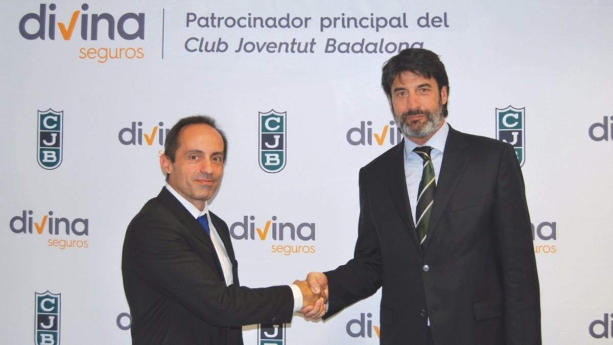 Armando Nieto, presidente de Divina Pastora, y Jordi Villacampa, del Joventut de Badalona, tras firmar el contrato de patrocinio.