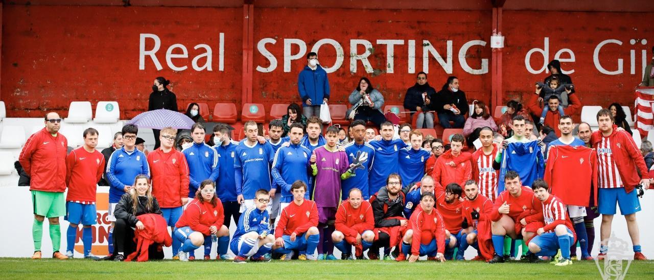 El ejemplo del Genuine: Sporting y Oviedo cantan juntos el himno de Asturias al final del partido