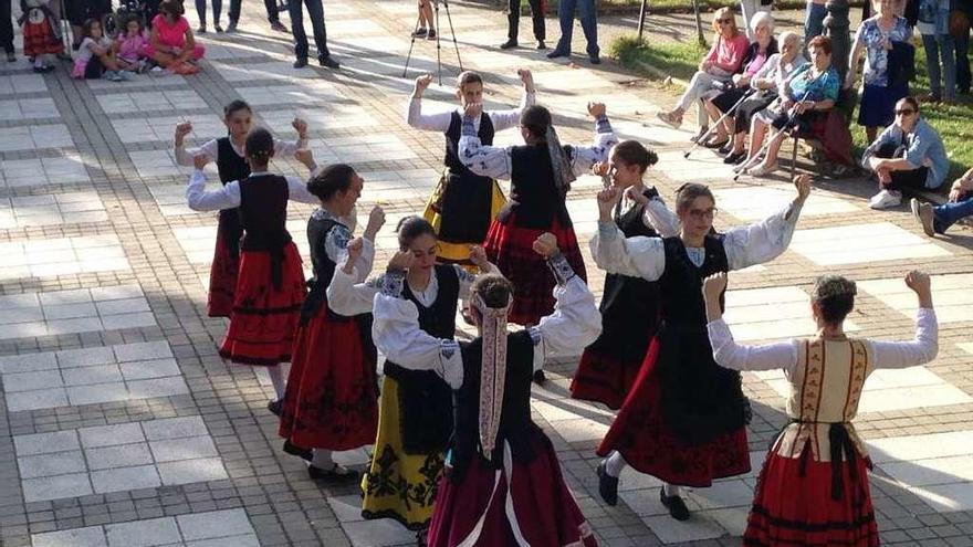 El II festival infantil de folclore &quot;Ciudad de Toro&quot; evoca las costumbres regionales