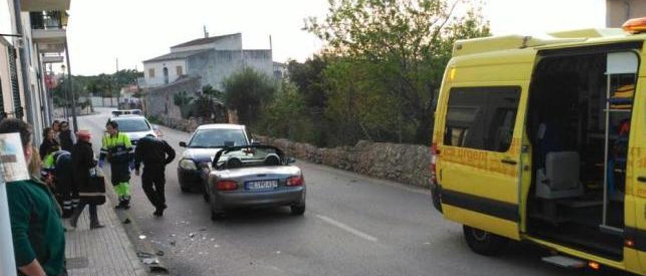 El pasado domingo dos coches colisionaron frontalmente en Sineu.