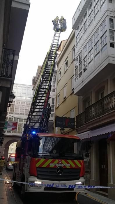 El fuego se declaró en la cocina del inmueble. No ha provocado daños de consideración.