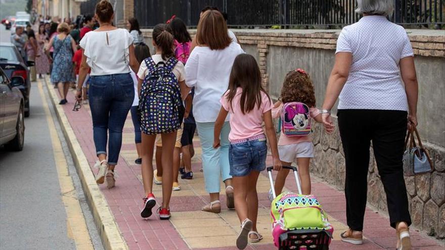 Arranca el curso: 1.163 alumnos menos y más docentes y oferta