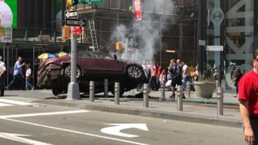 Un cotxe atropella almenys deu persones a Times Square