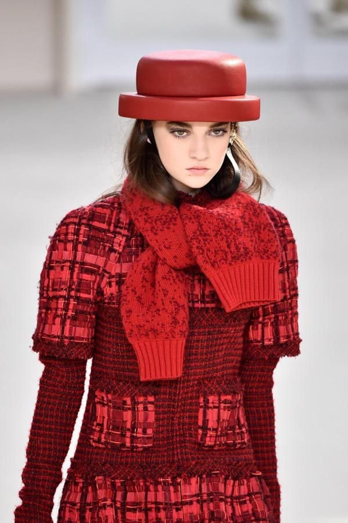 Chanel 'Prêt-à-porter' al detalle, bufanda con trapantojo.
