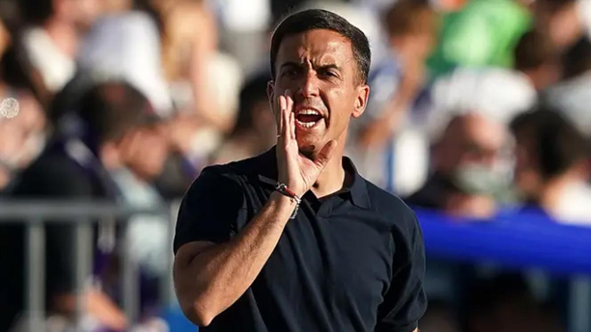 Borja Jiménez, dando instrucciones en la banda