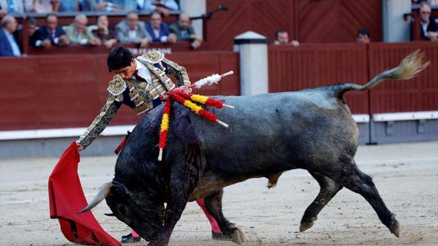 &#039;Adolfos&#039; sin casta y toreros en frío