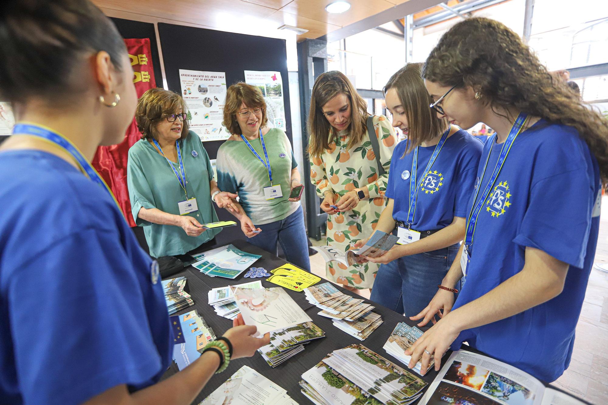 Jóvenes embajadores del Parlamento Europeo resaltan el legado de la huerta en Orihuela