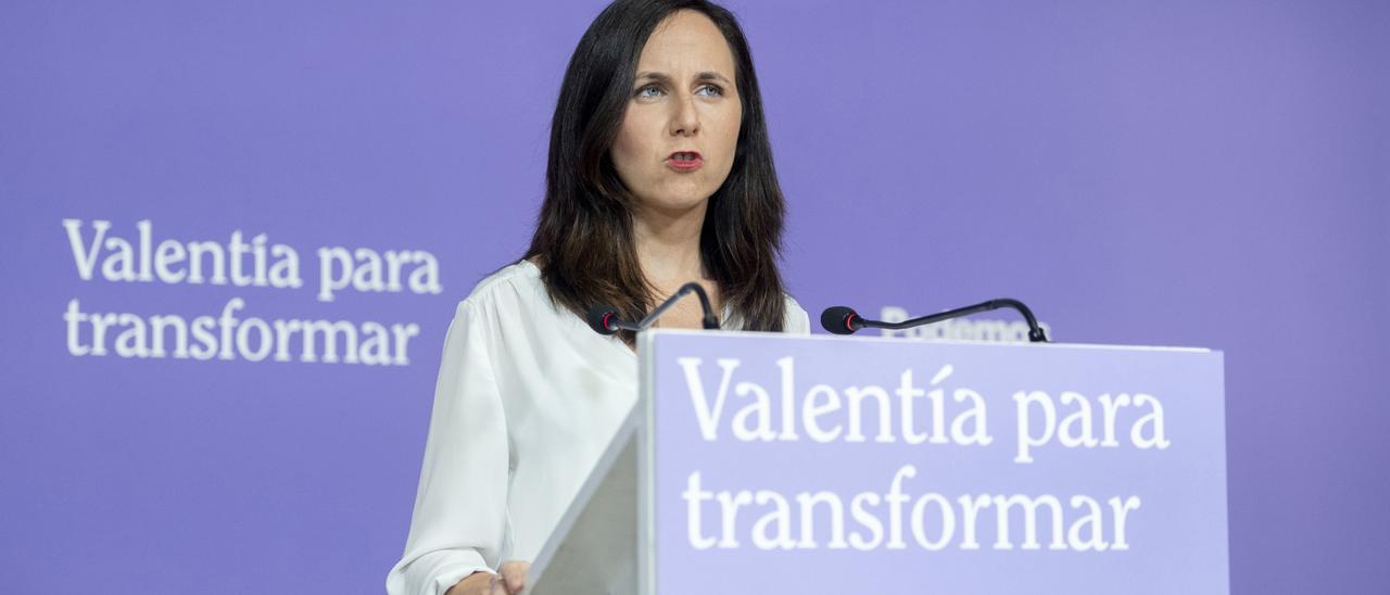 Archivo - La líder de Podemos y ministra de Derechos Sociales, Ione Belarra, interviene durante una rueda de prensa en la sede de Podemos, a 29 de mayo de 2023, en Madrid (España).